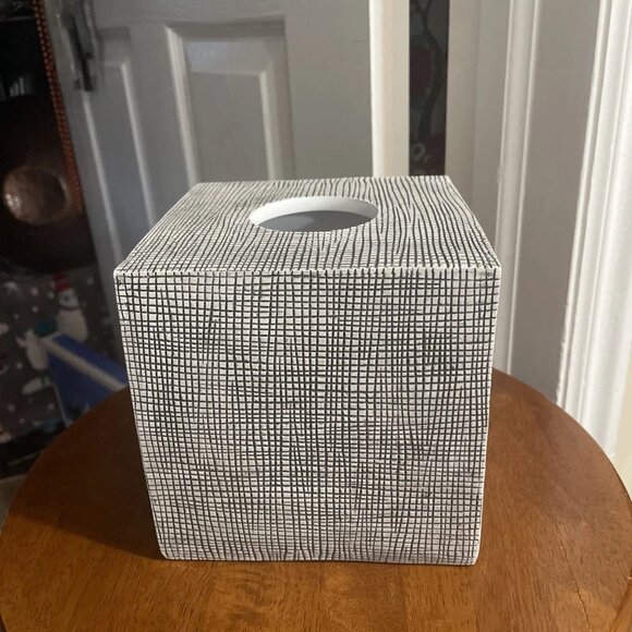 Paradigm Trends Embossed Porcelain Woven Raffia Pattern Tissue Box Cover - Picture 1 of 6